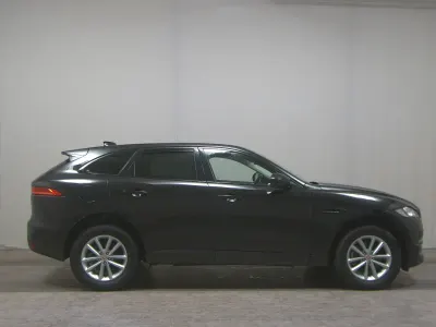 Używany Jaguar F-Pace Portfolio 300 KM (220 kW) 2017 Czarny SUV