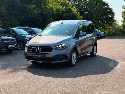 Gebraucht Mercedes T180 Progressive 116 PS (85 kW) 2025 Grau Van / Kleinbus