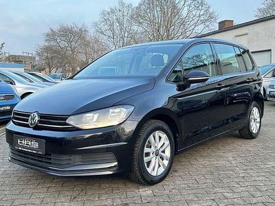Schwarz Gebraucht 2016 VW Touran Van / Kleinbus | 8.990 € (Fairer Preis)
