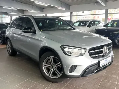 Używany Mercedes GLC220 Exclusive 194 KM (142 kW) 2021 Srebrny SUV