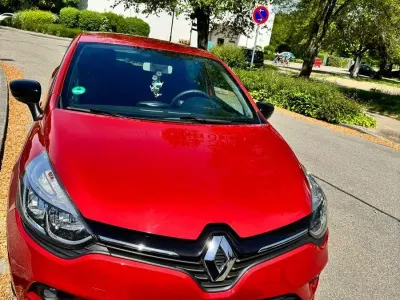 Używany Renault Clio IV LIMITED 90 KM (66 kW) 2019 Czerwony Hatchback