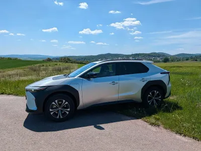 Gebraucht Toyota bZ4X Comfort 150 kW (204 PS) 2023 Silber SUV