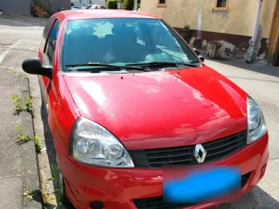 Używany Renault Clio II Campus 58 KM (42 kW) 2010 Czerwony Sedan/Limuzyna