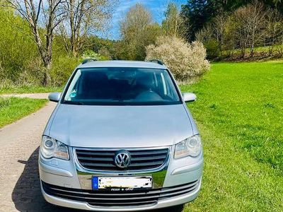 Second-hand VW Touran United 105 CP (77 kW) 2008 Argintiu Monovolum