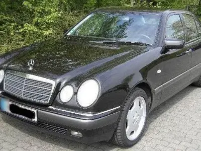 Używany Mercedes E200