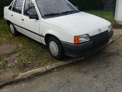 Gebraucht Opel Kadett 60 PS (44 kW) 1986 Weiß Kleinwagen
