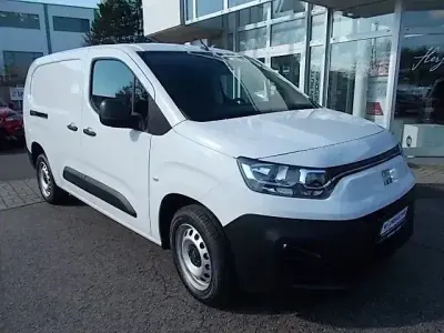 Gebraucht Fiat Doblò 101 PS (74 kW) 2023 Gelato weiß Van / Kleinbus