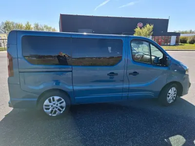 Usata Opel Vivaro S 150 CV (110 kW) 2015 Blu Monovolume
