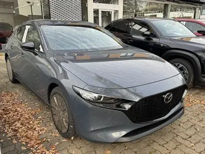 Neu Mazda 3 140 PS (102 kW) 2026 Grau Limousine