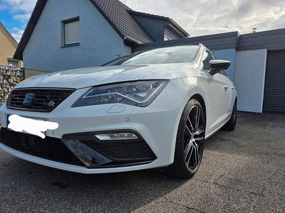 Weiß Gebraucht 2017 Seat Leon ST FR Kombi | 16.199 € (Fairer Preis)