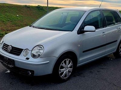 Grau Gebraucht 2002 VW Polo Highline Limousine | 3.490 € (Fairer Preis)