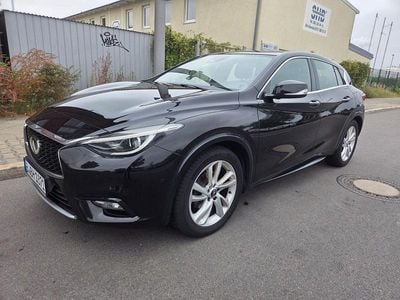 Infiniti Q30