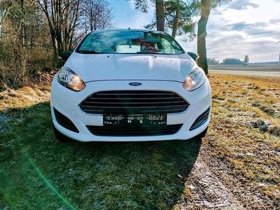 Weiß Gebraucht 2014 Ford Fiesta Limousine | 5.699 € (Fairer Preis)
