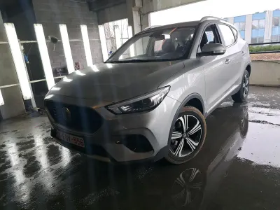 Gebraucht MG ZS Comfort 106 PS (77 kW) 2023 Cosmic silver SUV