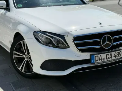 Gebraucht Mercedes E220 Avantgarde 194 PS (142 kW) 2021 Weiß Limousine