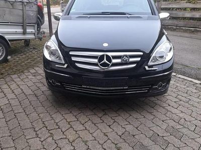 Mercedes B200