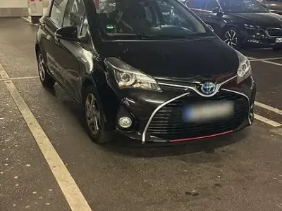 Gebraucht Toyota Yaris 101 PS (74 kW) 2016 Schwarz Limousine