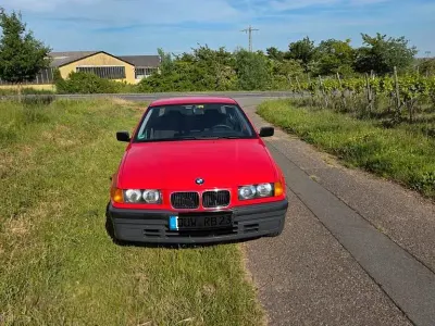 Gebraucht BMW 318 116 PS (85 kW) 1995 Rot Limousine