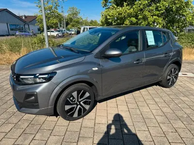 Neu Dacia Sandero Expression 122 PS (89 kW) 2026 Grau Limousine