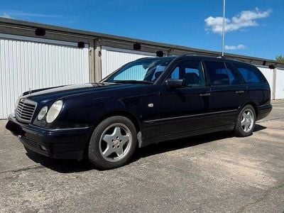 Second-hand Mercedes E230 Avantgarde 150 CP (110 kW) 1996 Mov Berlinǎ