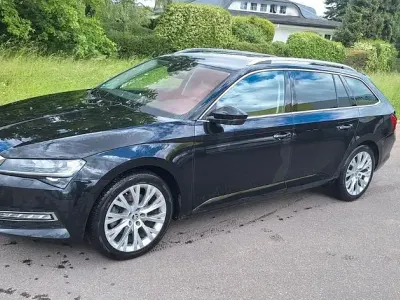 Gebraucht Skoda Superb Style 150 PS (110 kW) 2023 Schwarz Kombi