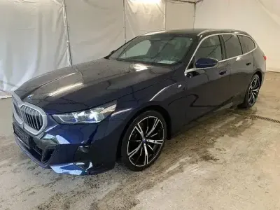 Gebraucht BMW 520 M Sport 197 PS (144 kW) 2024 Tansanitblau Kombi