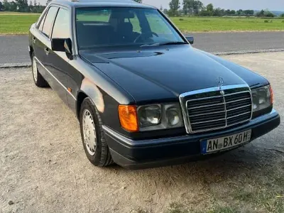 Gebraucht Mercedes 200 118 PS (86 kW) 1990 Schwarz Limousine