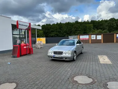 Gebraucht Mercedes 240 237 PS (174 kW) 1999 Silber Limousine