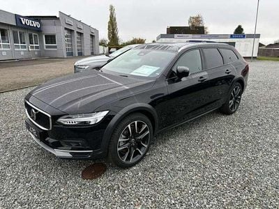 Gebraucht Volvo V90 CC Plus 197 PS (144 kW) 2024 Onyx black / metallic Kombi