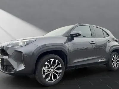 Neu Toyota Yaris Cross 131 PS (96 kW) 2025 Grün SUV