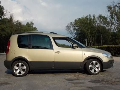 Gebraucht Skoda Roomster 122 PS (89 kW) 2011 Gold metallic Van / Kleinbus