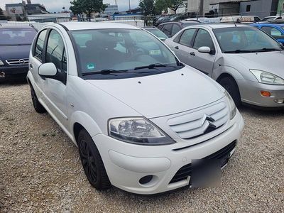 Weiß Gebraucht 2010 Citroën C3 Kleinwagen | 1.990 €
