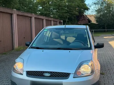 Gebraucht Ford Fiesta 60 PS (44 kW) 2006 Silber Kleinwagen