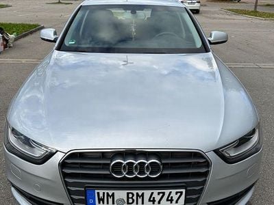Grau Gebraucht 2012 Audi A4 Attraction Kombi | 6.599 € (Guter Preis)
