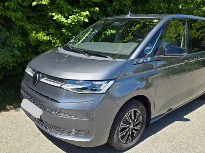 Gebraucht VW Multivan 150 PS (110 kW) 2026 Grau Van / Kleinbus