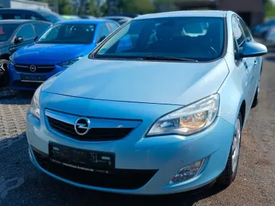 Gebraucht Opel Astra Edition 101 PS (74 kW) 2010 Blau Limousine