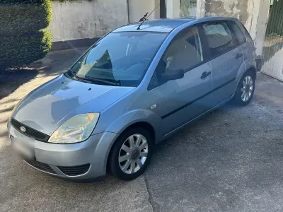 Usata Ford Fiesta 69 CV (50 kW) 2005 Blu Utilitaria