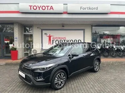 Neu Toyota Corolla Cross Style 179 PS (131 kW) 2026 Schwarz mica metallic SUV