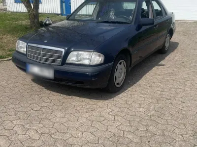 Gebraucht Mercedes C180 122 PS (89 kW) 1994 Blau Limousine