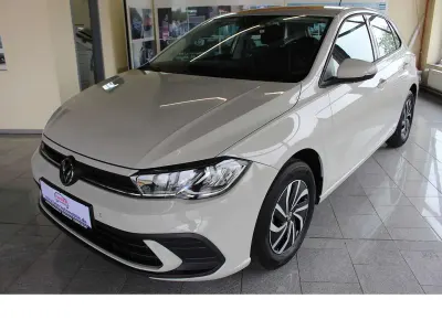 Gebraucht VW Polo Life 95 PS (69 kW) 2022 Ascotgrau Kleinwagen