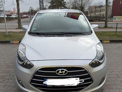 Gebraucht Hyundai ix20 125 PS (91 kW) 2016 Silber Kleinwagen