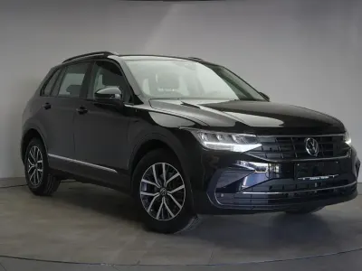 Gebraucht VW Tiguan Life 150 PS (110 kW) 2022 Deep black pearlescent SUV