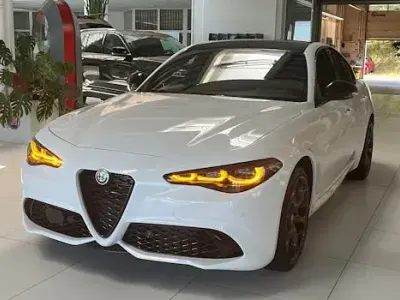 Nouă Alfa Romeo Giulia 210 CP (154 kW) 2025 Alb Berlinǎ
