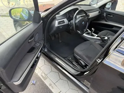 Gebraucht BMW 320 163 PS (119 kW) 2009 Schwarz Limousine