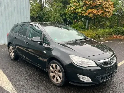 Gebraucht Opel Astra Innovation 125 PS (91 kW) 2012 Schwarz Kombi