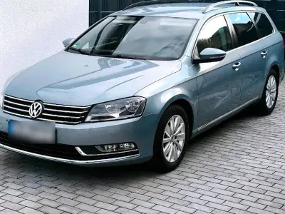 Gebraucht VW Passat 140 PS (102 kW) 2012 Blau Kombi