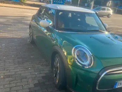 Gebraucht Mini Cooper Classic 136 PS (100 kW) 2021 Grün Kleinwagen