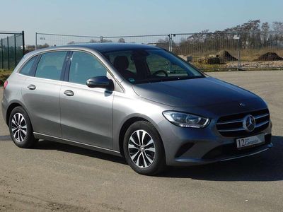 Gebraucht Mercedes B180 Style 136 PS (100 kW) 2020 Mountaingrau  met. Van / Kleinbus