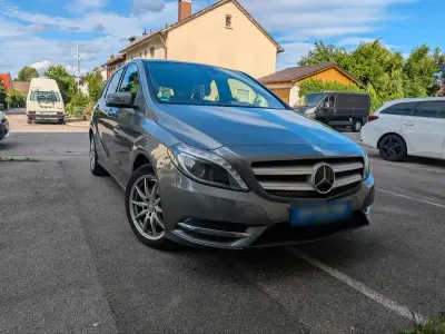 Gebraucht Mercedes B180 122 PS (89 kW) 2014 Grau Kleinwagen