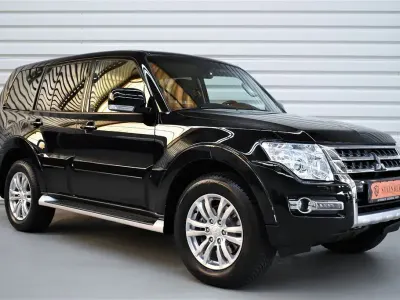 Gebraucht Mitsubishi Pajero Diamant Edition 190 PS (139 kW) 2016 Schwarz SUV